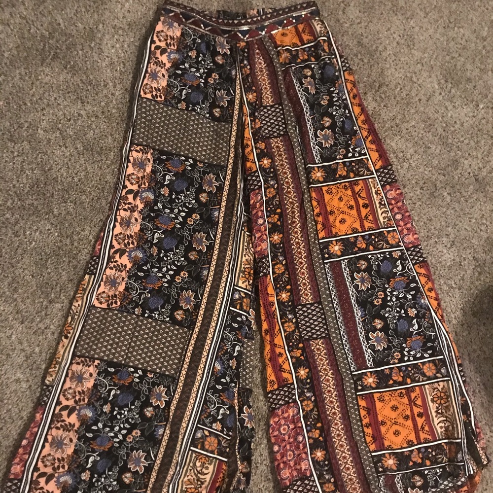 Printed flowy pants